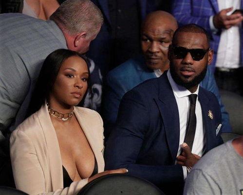 球员老婆爆料视频,揭秘球场背后的真实故事  第2张 球员老婆爆料视频,揭秘球场背后的真实故事  第2张