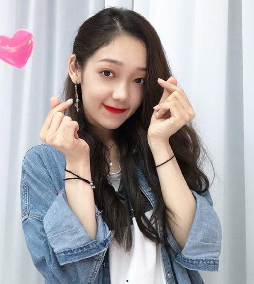 希林娜依最新爆料,揭秘她的成长故事与音乐梦想  第2张 希林娜依最新爆料,揭秘她的成长故事与音乐梦想  第2张