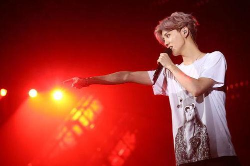 鹿晗爆料汪峰视频播放,视频播放引发热议  第2张 鹿晗爆料汪峰视频播放,视频播放引发热议  第2张