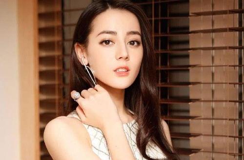 娱乐圈爆料小玫瑰小百合,小玫瑰与小百合的神秘恋情曝光  第2张 娱乐圈爆料小玫瑰小百合,小玫瑰与小百合的神秘恋情曝光  第2张